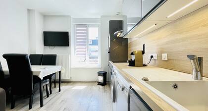 Romy Schneider: Charming one bedroom flat in the heart of the city (parking and balcony)