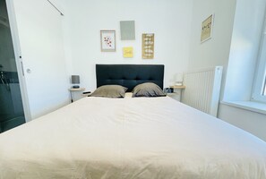 1 bedroom, iron/ironing board, free WiFi, bed sheets - Romy Schneider: Charming one bedroom flat in the heart of the city (parking and balcony) (Vittel)