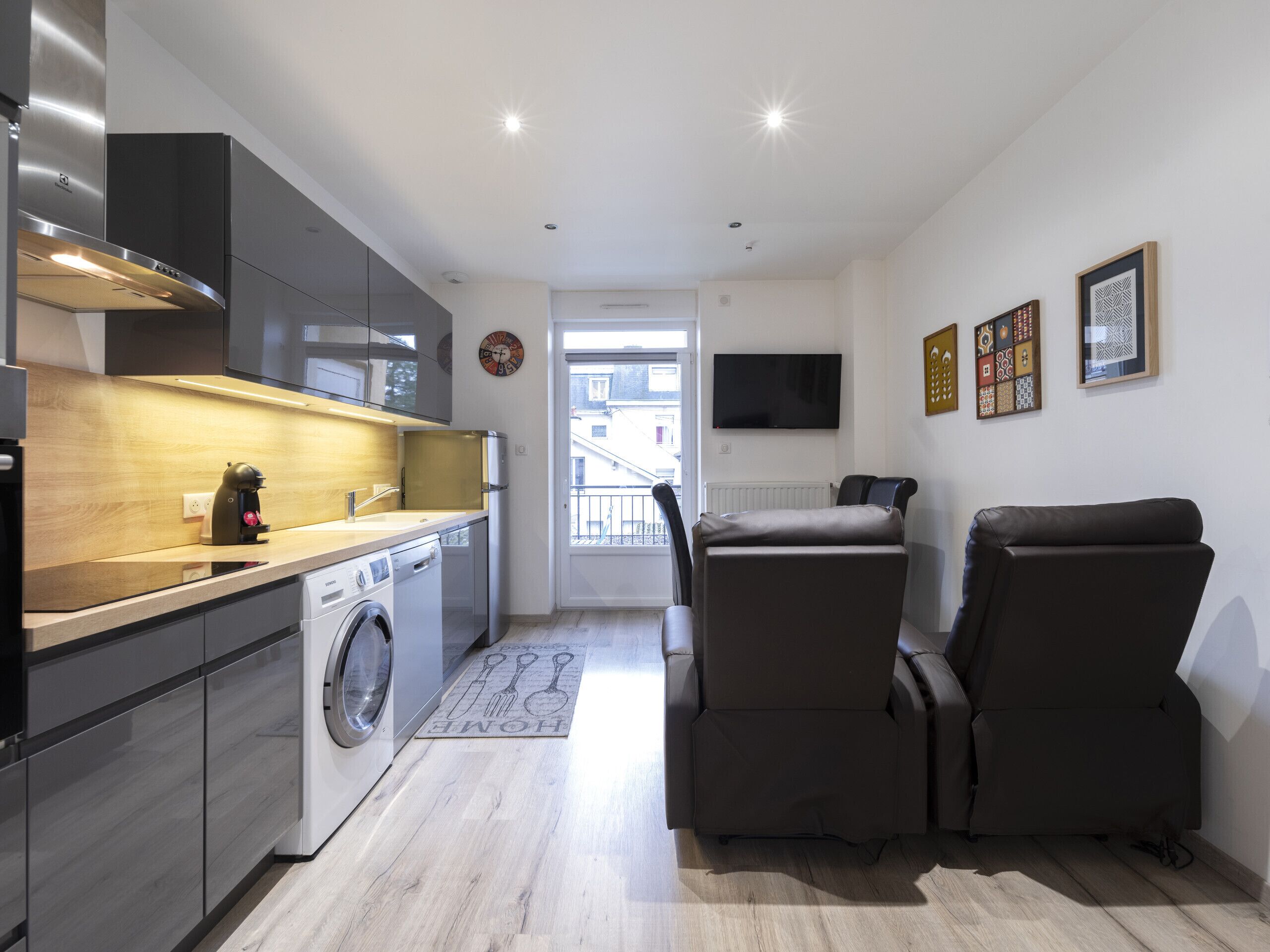 Kühlschrank, Mikrowelle, Ofen, Geschirrspüler