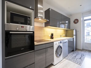 Fridge, microwave, oven, dishwasher