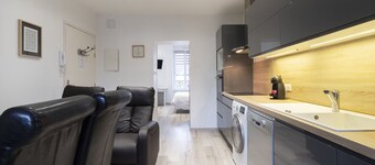 Alain Delon : Charming one bedroom apartment in the city center (with parking and terrace)