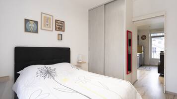 1 slaapkamer, een strijkplank/strijkijzer, gratis wifi, beddengoed