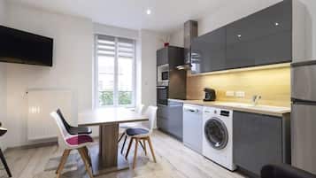 Fridge, microwave, oven, dishwasher