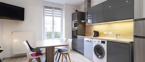 Fridge, microwave, oven, dishwasher