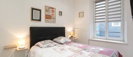 1 chambre, fer et planche Ă repasser, Wi-Fi gratuit, draps fournis