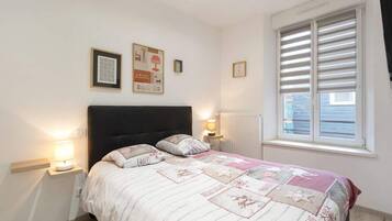 1 habitación, tabla de planchar con plancha, wifi gratis y ropa de cama
