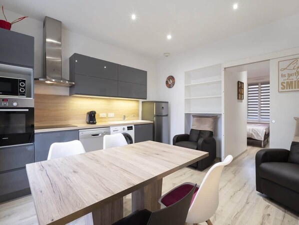Fridge, microwave, oven, dishwasher