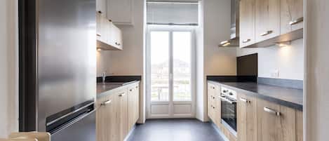 Kühlschrank, Mikrowelle, Ofen, Geschirrspüler