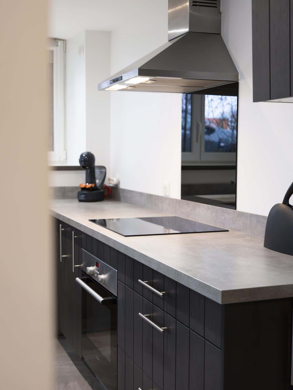 Kühlschrank, Mikrowelle, Ofen, Geschirrspüler