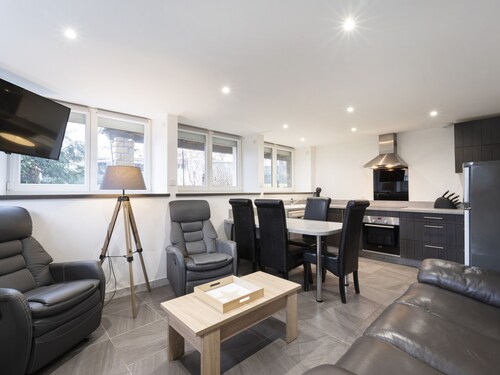 Jade : Charming 2 bedroom flat on the ground floor of a fully renovated Residence