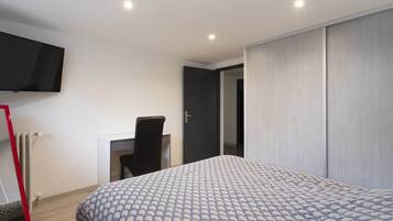2 Schlafzimmer, BĂŒgeleisen/BĂŒgelbrett, kostenloses WLAN, BettwĂ€sche
