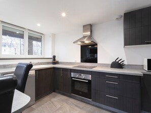 Kühlschrank, Mikrowelle, Ofen, Geschirrspüler