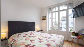 2 dormitorios, tabla de planchar con plancha, wifi gratis y ropa de cama