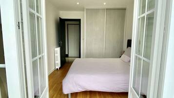 2 chambres, fer et planche Ă repasser, Wi-Fi gratuit, draps fournis