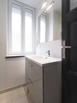 Shower, hair dryer, towels - Manon (Vittel)