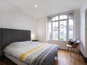 2 chambres, fer et planche à repasser, Wi-Fi gratuit, draps fournis