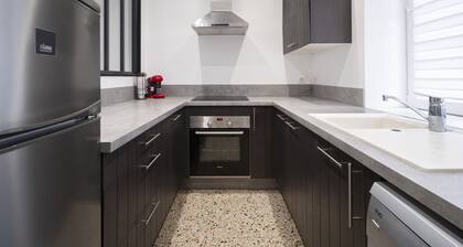 Manon : Charming 2 bedroom flat on the first floor of a fully renovated Residence (with Balcony)