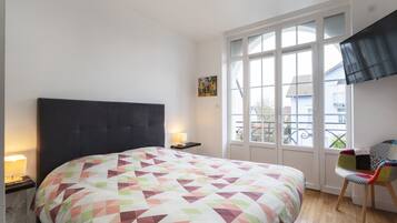 2 chambres, fer et planche à repasser, Wi-Fi gratuit, draps fournis