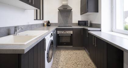 Mathis : Charming 2 bedroom flat on the second floor of a fully renovated Residence