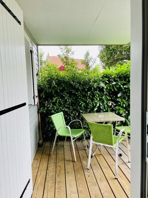 Outdoor dining - Chalet de Romy (Vittel)