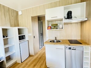 Fridge, microwave, dishwasher, coffee/tea maker