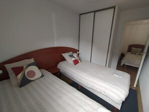 2 bedrooms