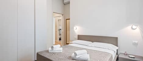 1 habitación, tabla de planchar con plancha y wifi
