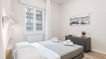 1 habitación, tabla de planchar con plancha y wifi