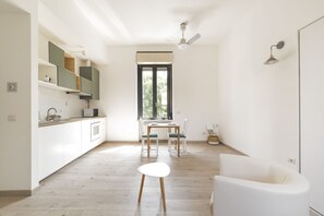 Interior - Renovated studio apartment 350m from Maciachini M3! (Milano)