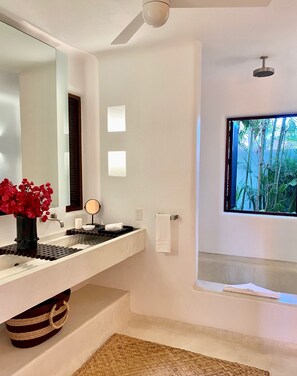 Ensemble douche/baignoire, bidet