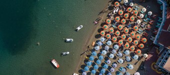 Neue Familienvilla mit privatem beheizter Pool, Kinderspielplatz und Grill
