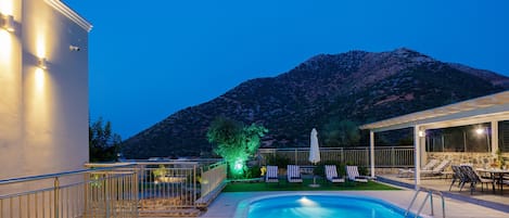 Outdoor pool, sun loungers