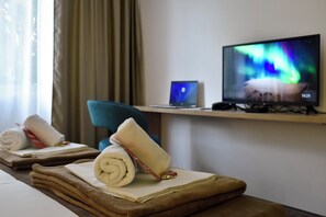 Colchones con efecto memoria y caja de seguridad en la habitación 