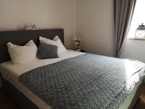 2 Schlafzimmer, Zimmersafe, Bügeleisen/Bügelbrett, Reisekinderbett