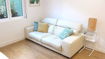 Premium Apartment, 2 Bedrooms | Living area | Smart TV