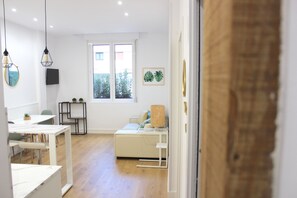Premium Apartment, 2 Bedrooms | Living area | Smart TV
