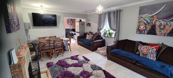 Cottage | Living area | 30-inch TV with digital channels, fireplace