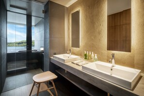 Habitación, no fumadores (Western-style, with Outdoor Bath RB2) | Lavabo del cuarto de baño