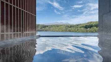 Habitación, para no fumadores (Western-style, with Outdoor Bath RB2) | Baño | Amenidades de baño gratuitas, secadora de cabello, pantuflas