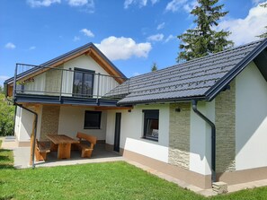 Exterior - Haloze hills in your hand (Cirkulane)