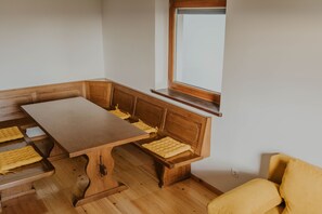 Dining - Haloze hills in your hand (Cirkulane)