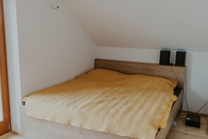 2 bedrooms, desk, free WiFi, bed sheets - Haloze hills in your hand (Cirkulane)