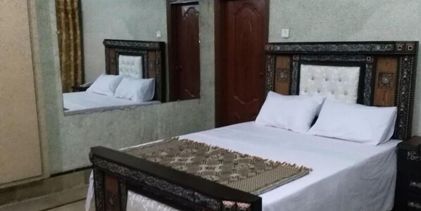Chambre Double Deluxe | Fer et planche Ă repasser, Wi-Fi gratuit