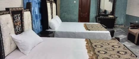 Deluxe Triple Room | Iron/ironing board, free WiFi