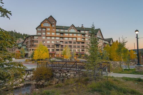 Ski in Ski out slopeside two bedroom at the Zephyr Mountain Lodge. Sleeps 8