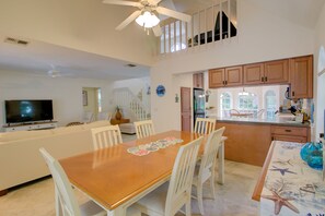 Dining - Shimmering Shells: Island Oasis Nestled in Bayou! (Sanibel)