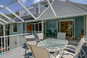 Outdoor dining - Shimmering Shells: Island Oasis Nestled in Bayou! (Sanibel)