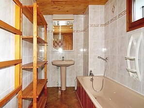 Bathtub - Chalet, wifi, sauna, hammam, terrace, balcony, parking, tv, 210m², Les Menuires (Les Menuires)