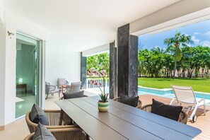 Outdoor dining - Garden View &  Private Pool 2 bedroom 3 bath sleeps 6 at Mareazul Resort (Playa del Carmen)