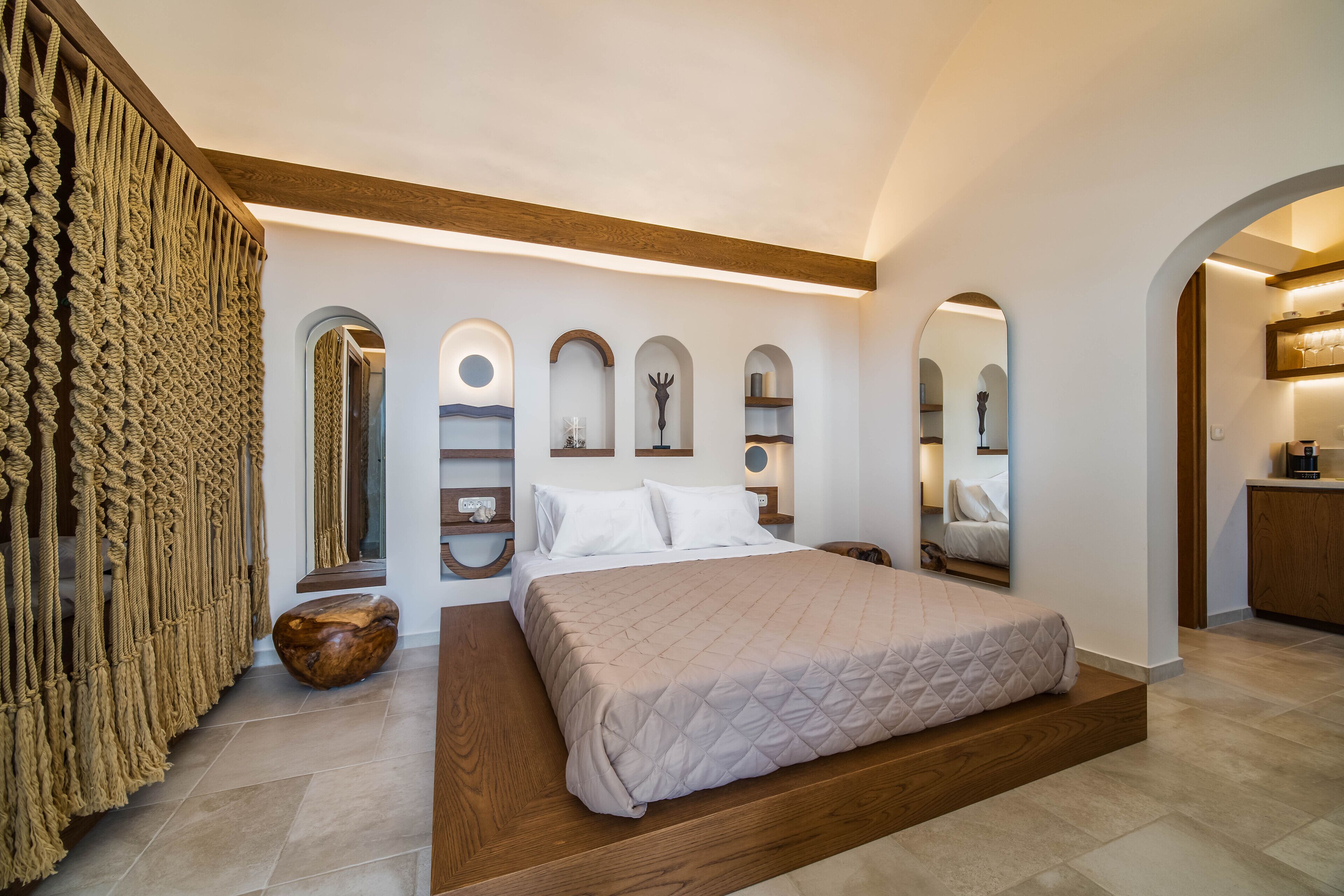 2 habitaciones, tabla de planchar con plancha y cunas gratuitas 